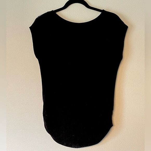 New! Skinny Minnie, Black, Detailed, “New York”, Super Short-Sleeve, Top. Small. - Picture 2 of 3